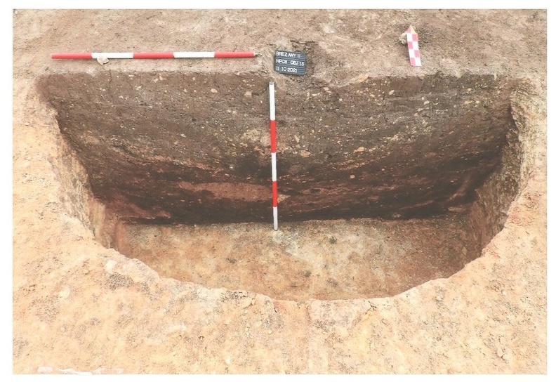 Objekt 13 - obilná zásobnice řiváčské kultury 3 000 let před Kristem.jpg
